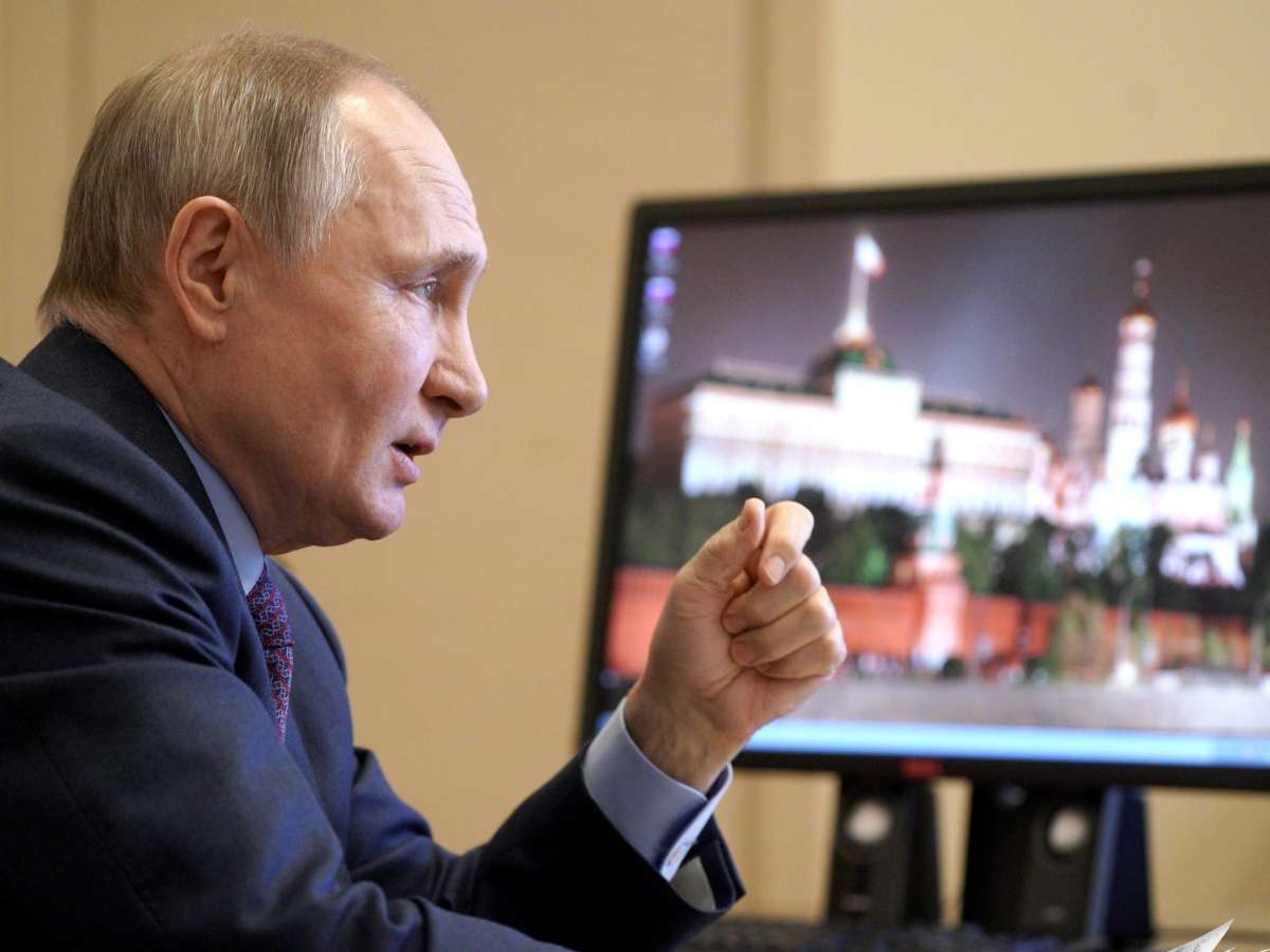 В.В. Путин и режиссёр Сокуров поспорили о межнациональных конлфиктах.