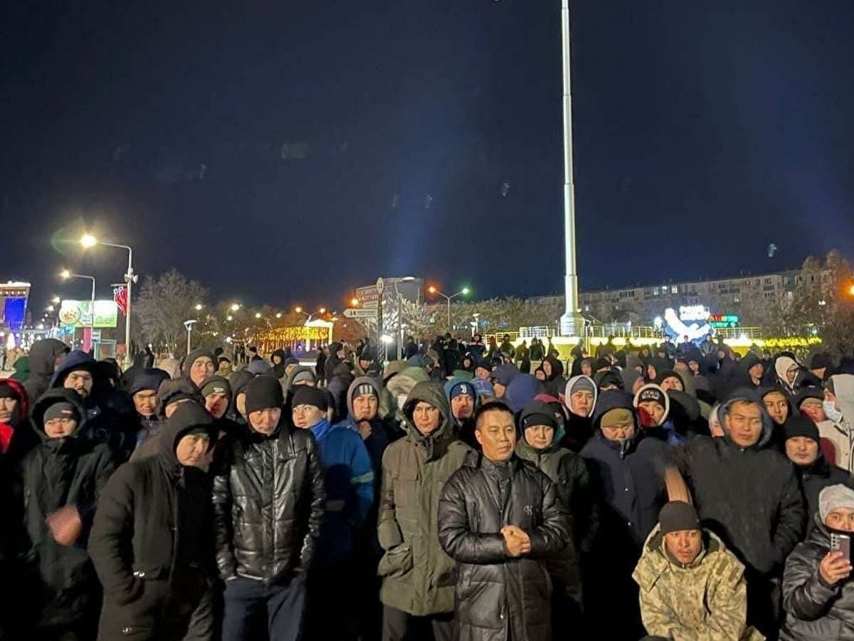 В Казахстане правительство пошло на уступки протестующим.