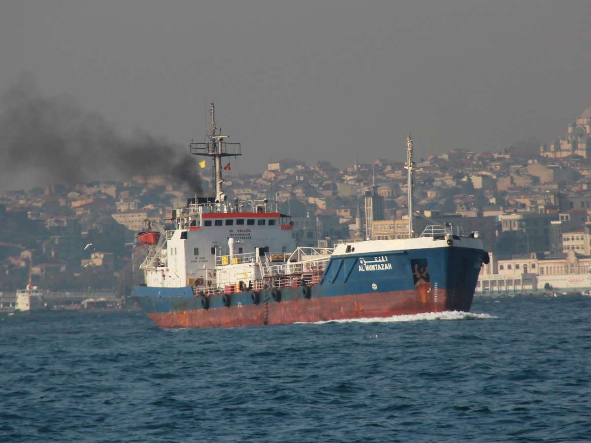 В черном море загорелся танкер, что известно на данный момент.