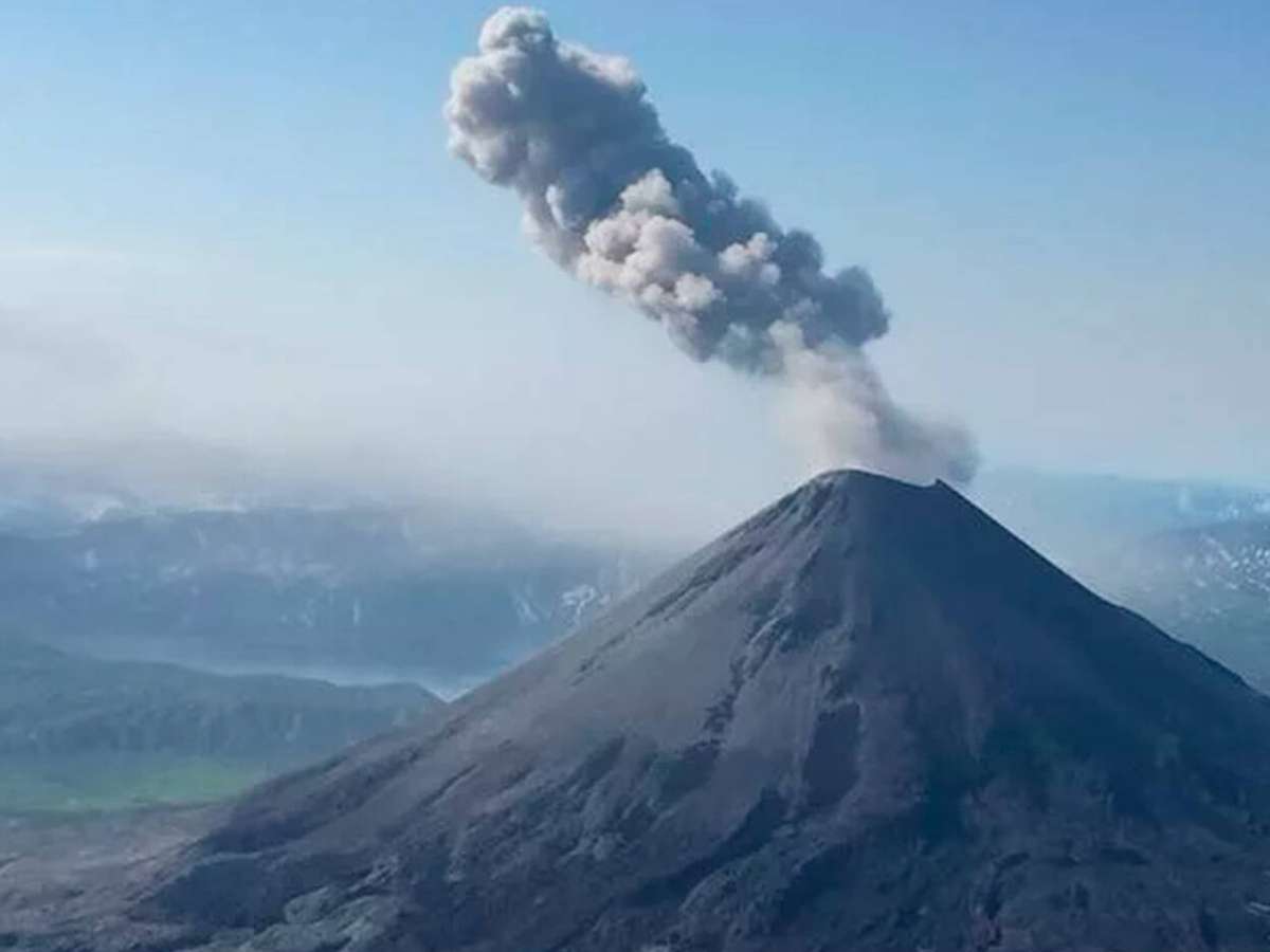 Камчатский вулкан Шивелуч грозит извержением.