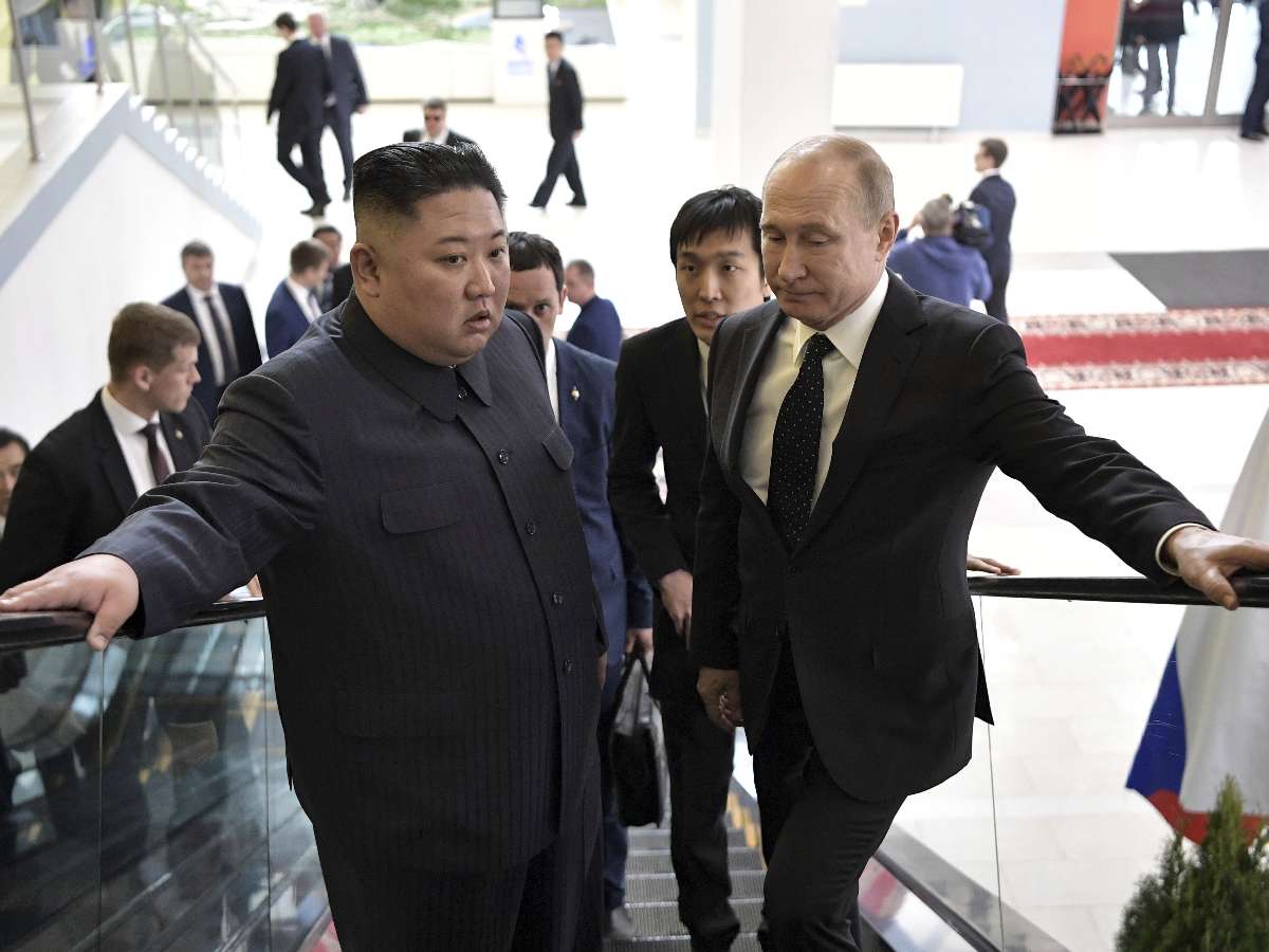 Запад и Китай обеспокоены новым союзом Москвы и Пхеньяна. 
