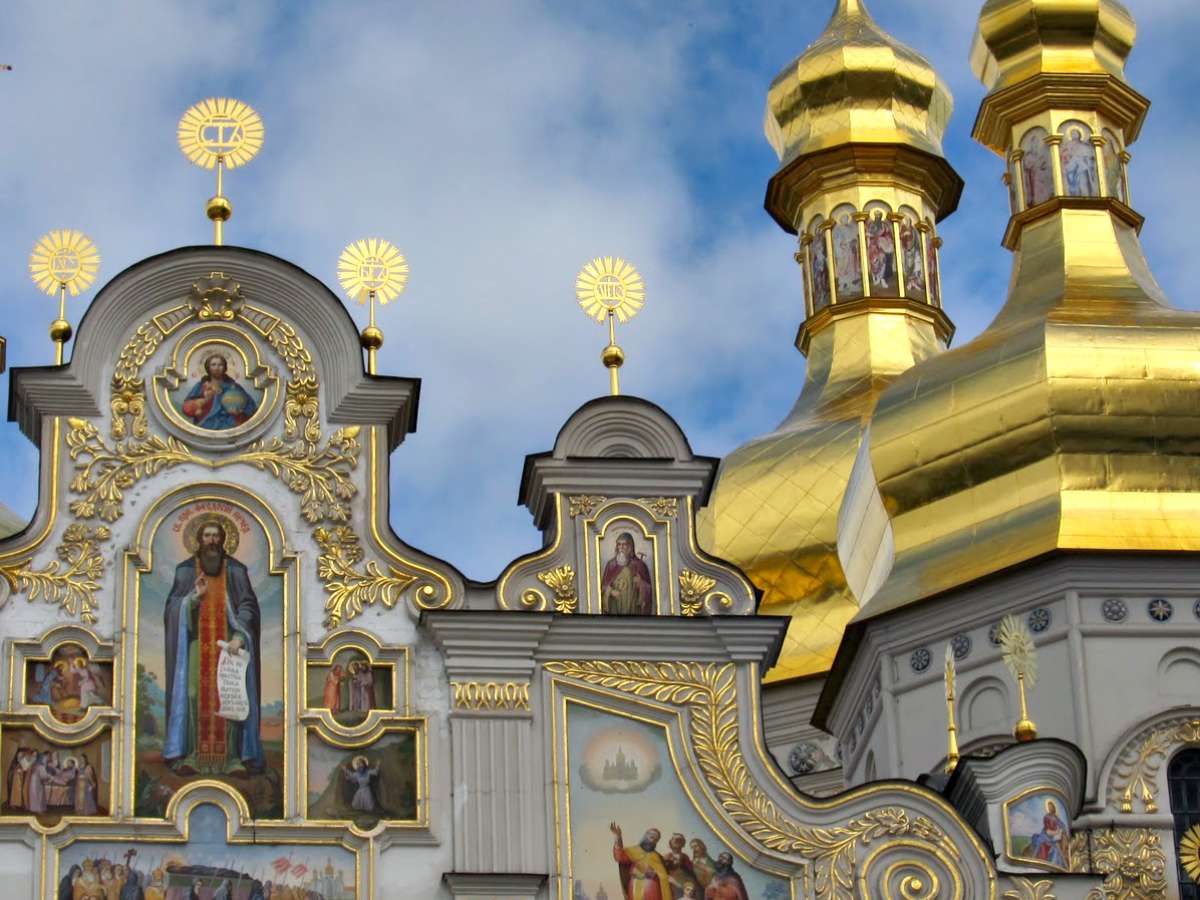Власти Латвии приняли закон о независимости местной православной церкви от РПЦ.