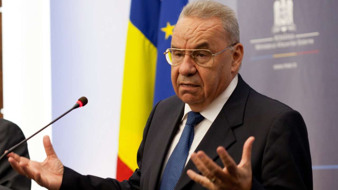 Бывший министр иностранных дел Румынии предложил Украине уступить ряд территорий