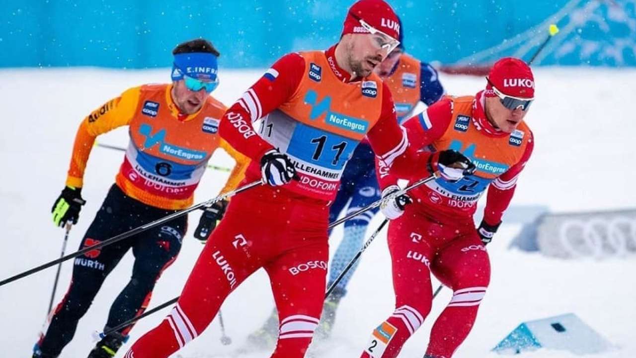 FIS продлило отстранение российских лыжников