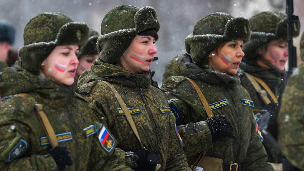 Не просто призывать. Женщины в армии России. Женщины на службе в армии России. Армия стран. Женщины в армии Северной Кореи.