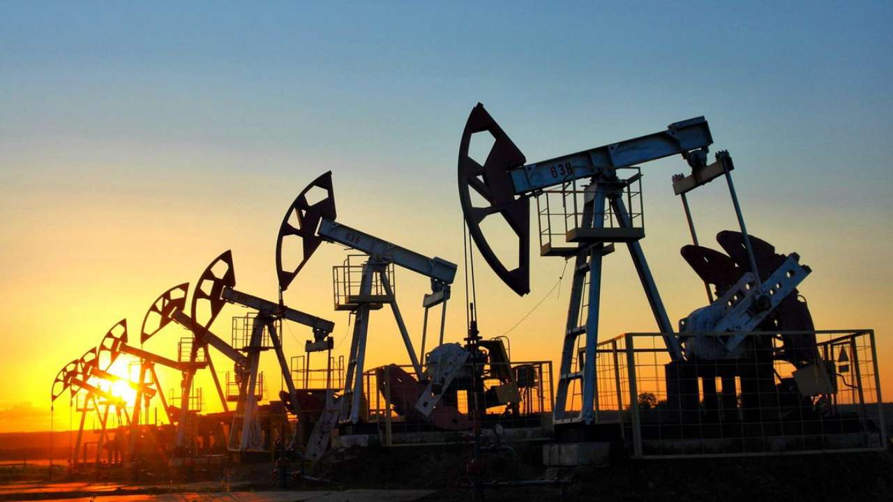 ОПЕК+ резко сократит добычу нефти