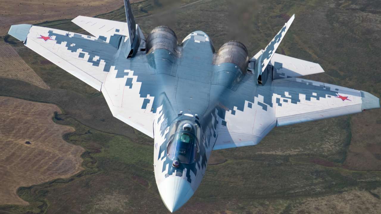 Модернизированный истребитель Су-57 выполнил первый испытательный полет