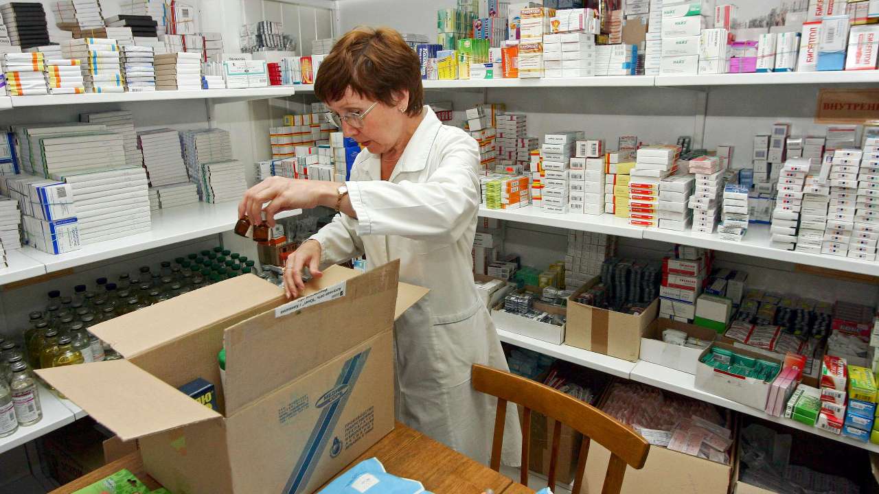 Минздрав поручил регионам запасти лекарства минимум на четыре месяца