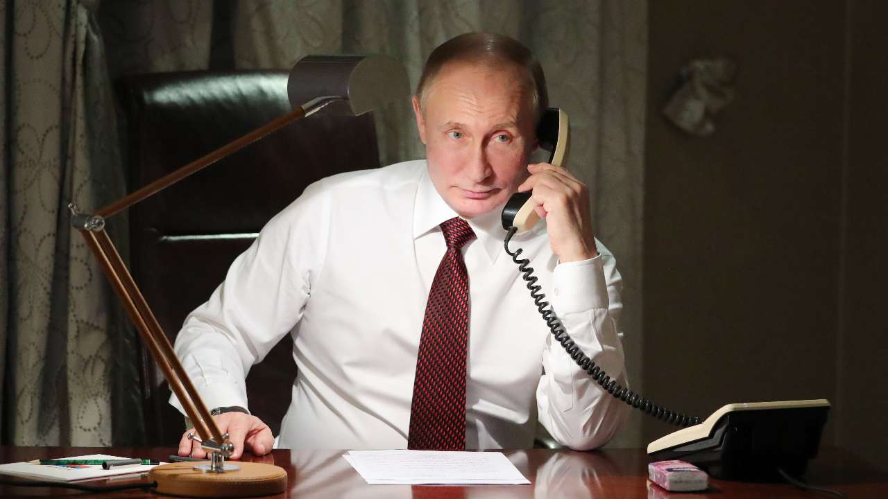 Путин и Шольц провели часовой телефонный разговор по ситуации на Украине