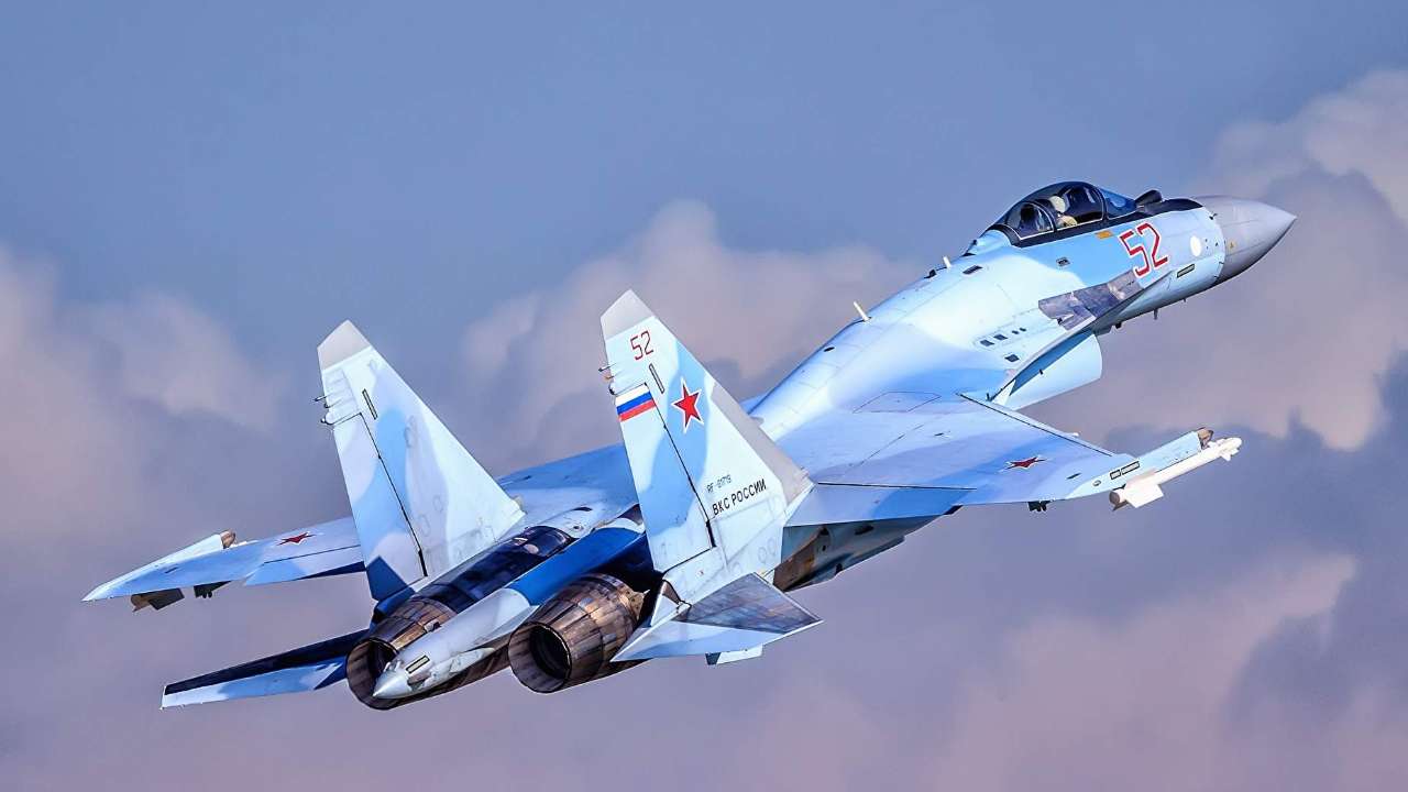 Российская армия получила партию новых многоцелевых истребителей Су-35С