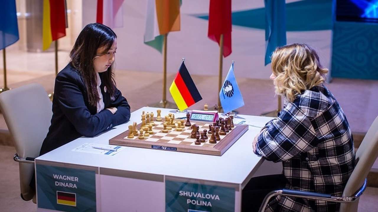 Международная федерация шахмат продлила разрешение россиянам выступать под нейтральным флагом до 2024 года