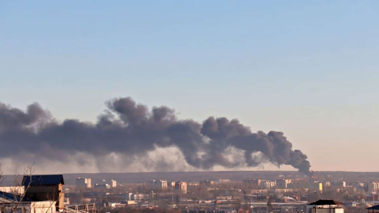 Украинский беспилотник атаковал аэродром в Курске