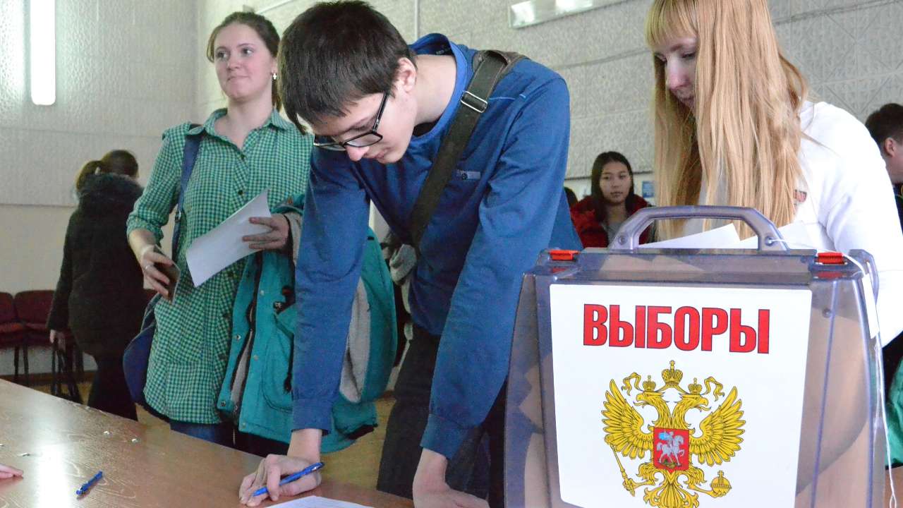 Депутаты предложили разрешить голосовать на выборах с 16 лет