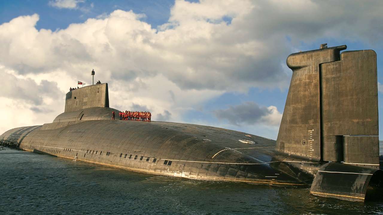 Самая большая стратегическая атомная подлодка в мире «Дмитрий Донской» выводится из боевого состава ВМФ России