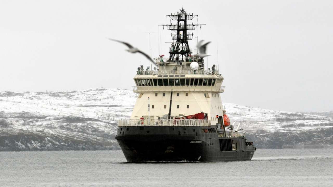 В Балтийском море начались заводские испытания новейшего ледокола «Евпатий Коловрат» для Минобороны
