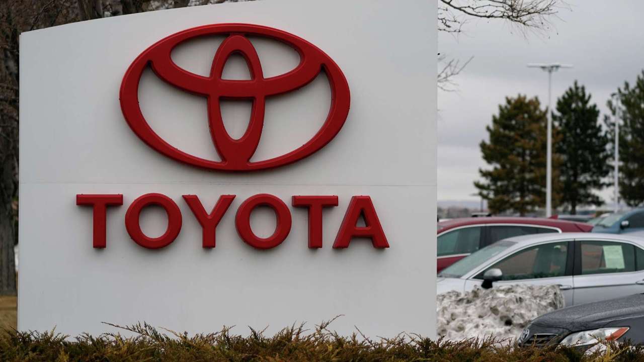 Toyota возобновила прямые поставки запчастей в Россию и разрешила параллельный импорт