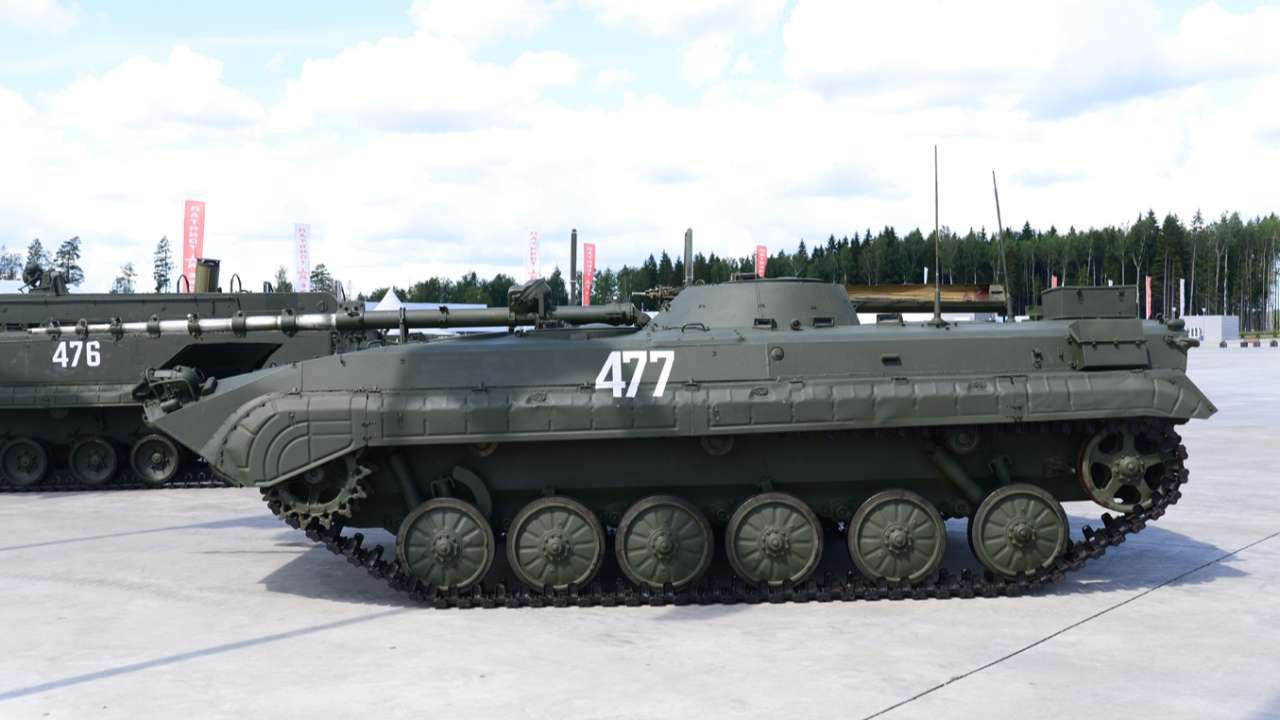 В зону СВО прибыла первая партия модернизированных боевых машин-разведчиков БРМ-1К