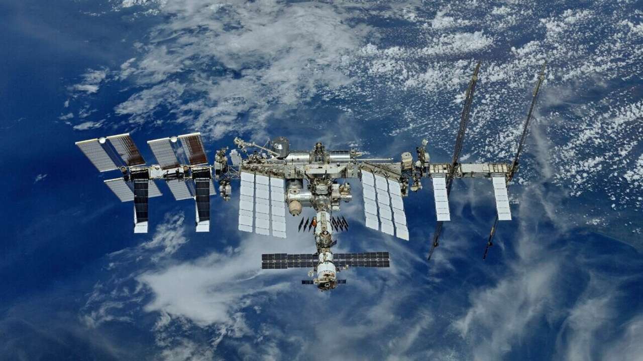 «Роскосмос» решил продлить эксплуатацию МКС до 2028 года