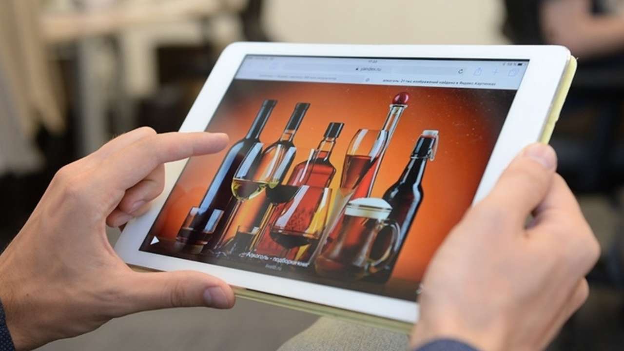 Правительство предложило включить в эксперимент по онлайн-продаже алкоголя вино из ЕАЭС