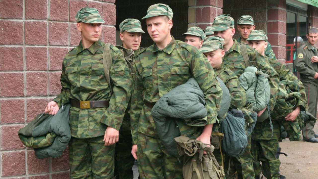 В российскую армию начала поступать новая военная форма