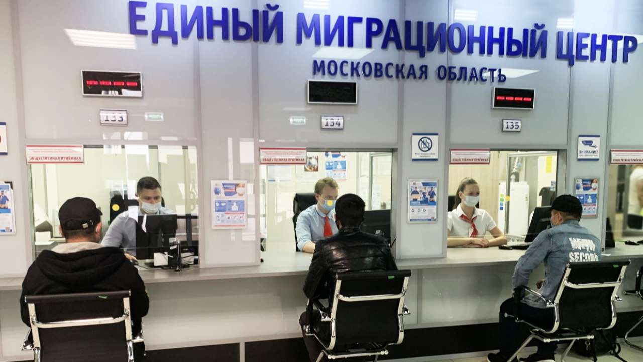 В России намерены перевести в электронный вид все миграционные процедуры