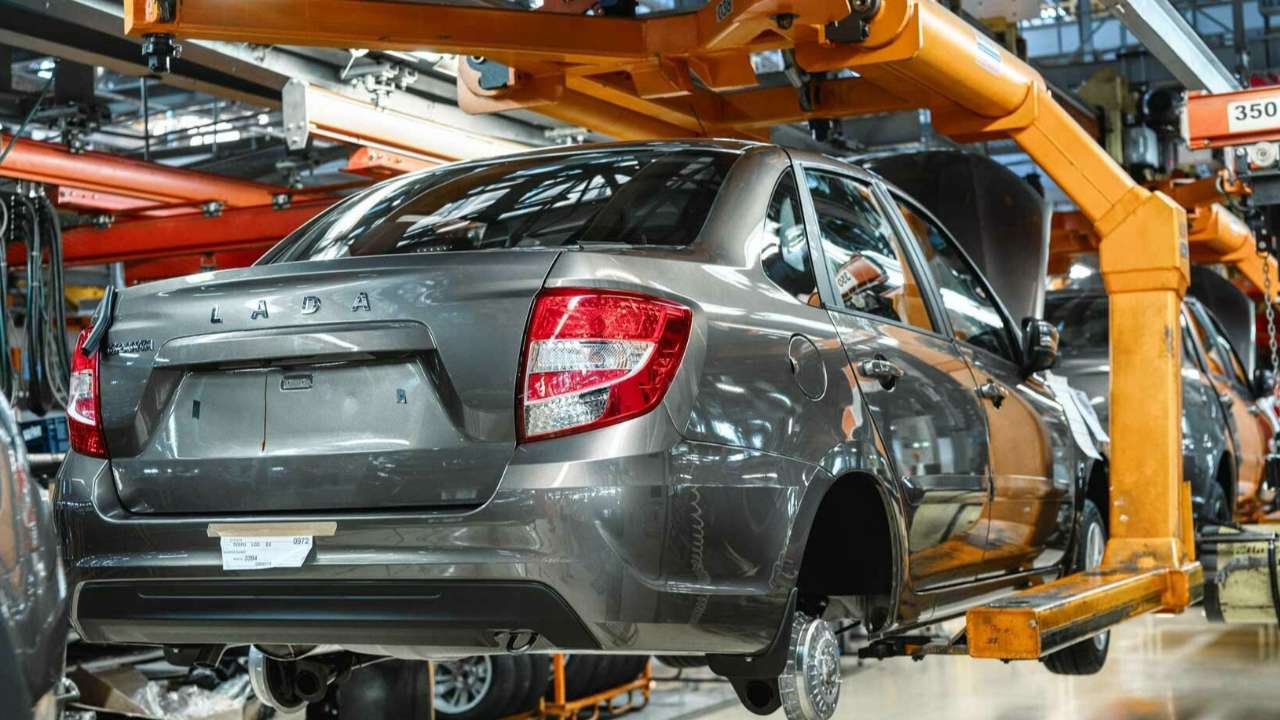 «Автоваз» намерен привлечь заключенных к сборке автомобилей Lada