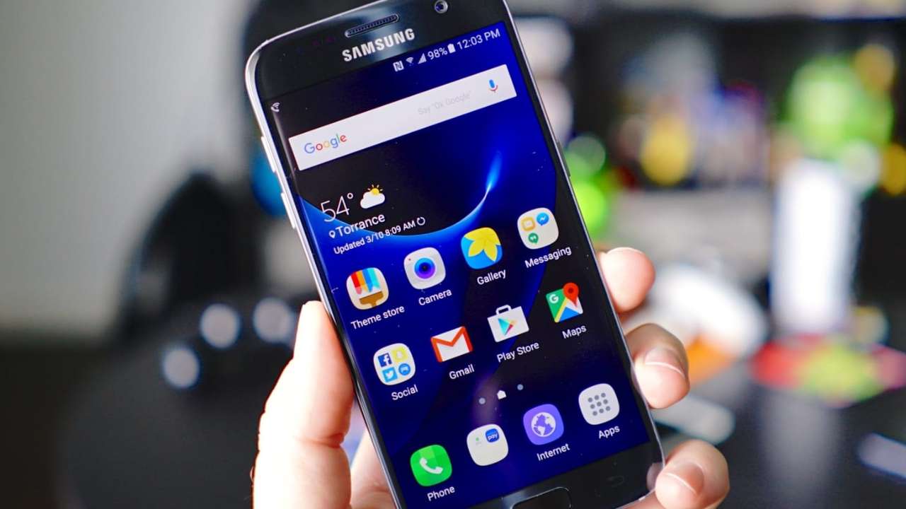 Минцифры и Минпромторг обсуждают запрет параллельного импорта смартфонов Samsung и LG в Россию