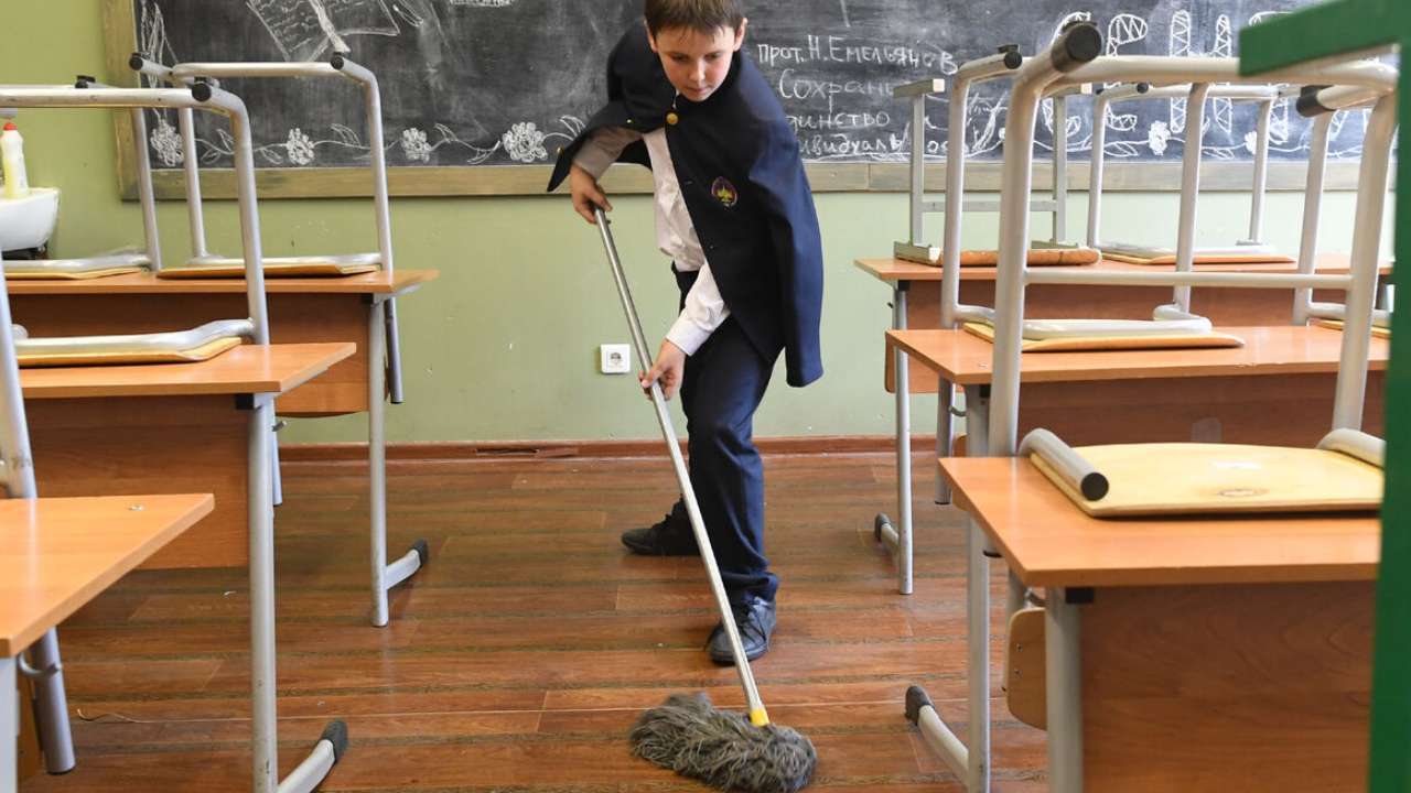 Госдума приняла в первом чтении законопроект об обязательном привлечении школьников к труду