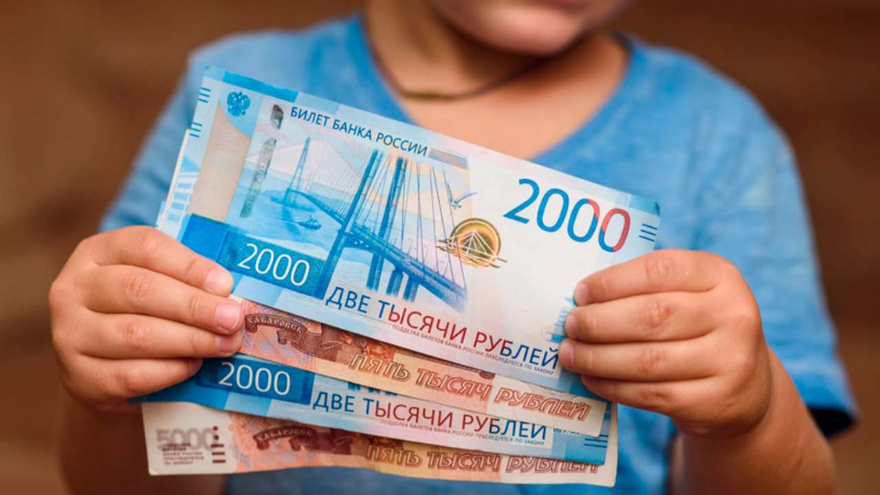 В Госдуме предложили продлить выплаты на детей до приема в детский сад 