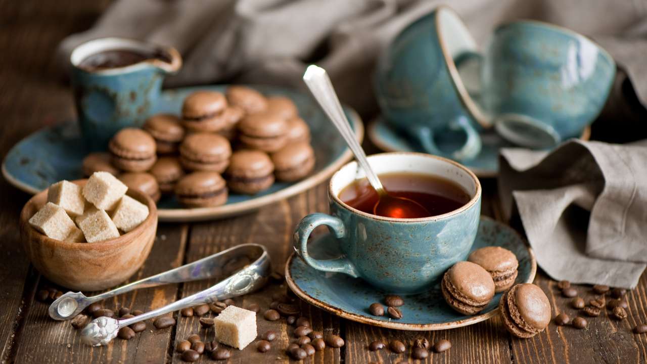 Осенью в России резко подорожают чай, кофе и кондитерские изделия