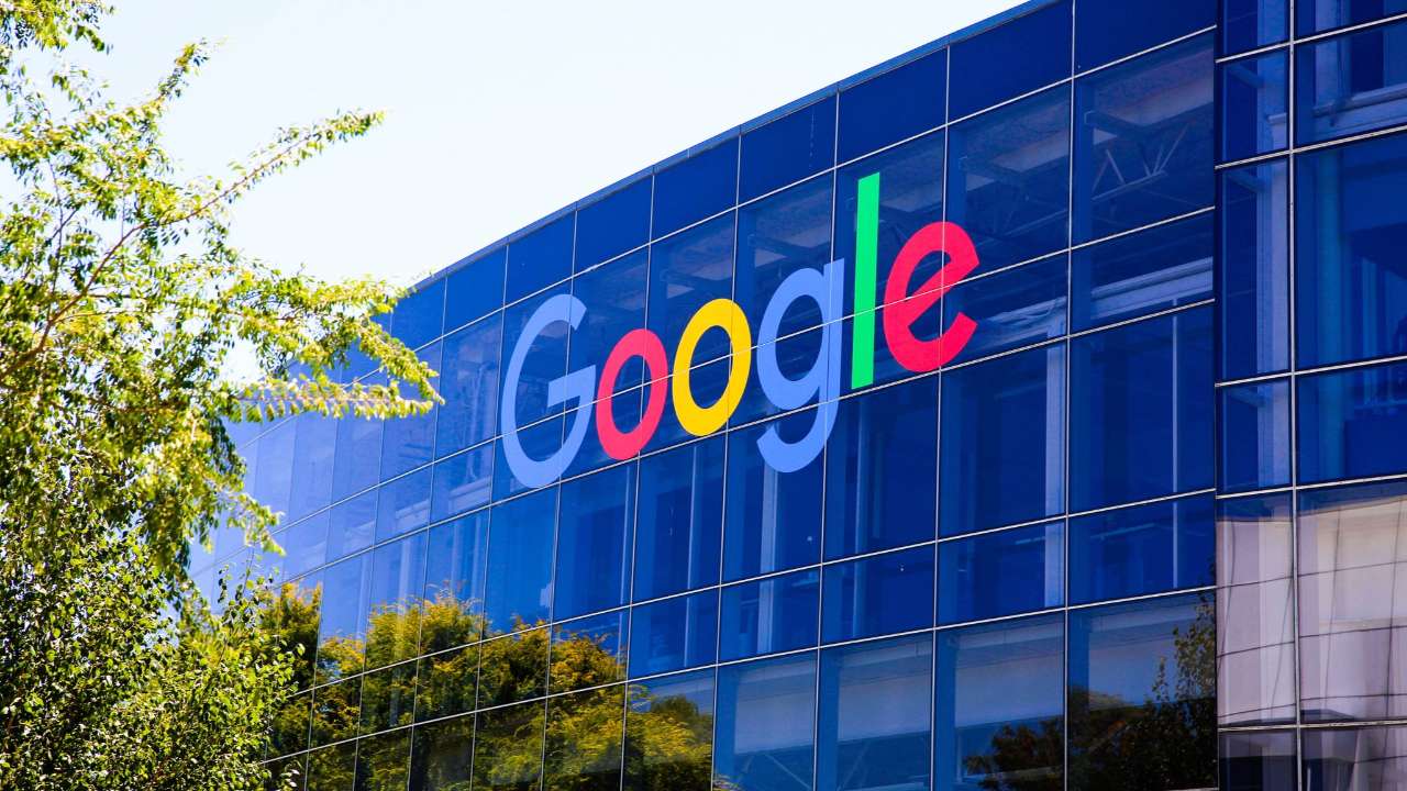 Google начал блокировать свои сервисы российским компаниям, попавшим под санкции 
