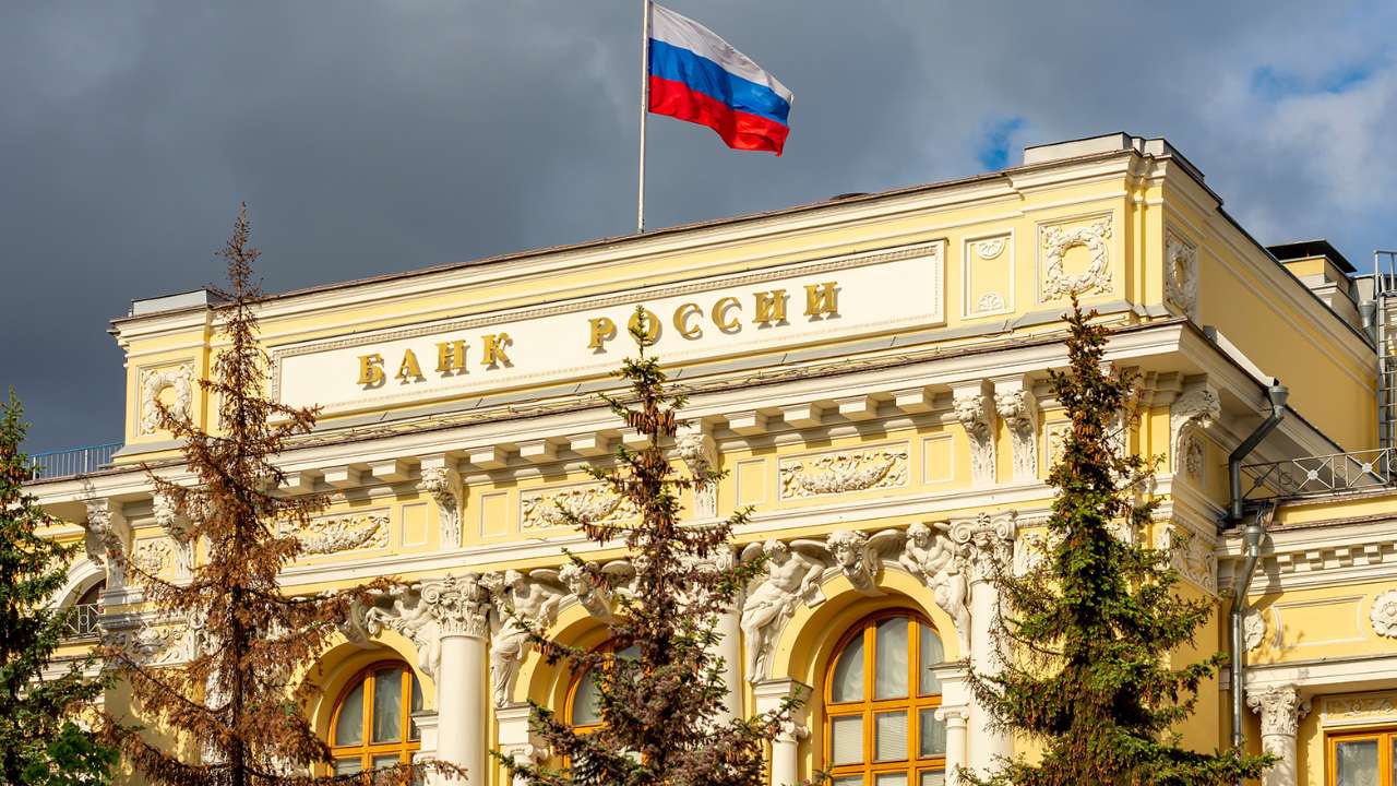ЦБ спрогнозировал замедление потребительского спроса в России 