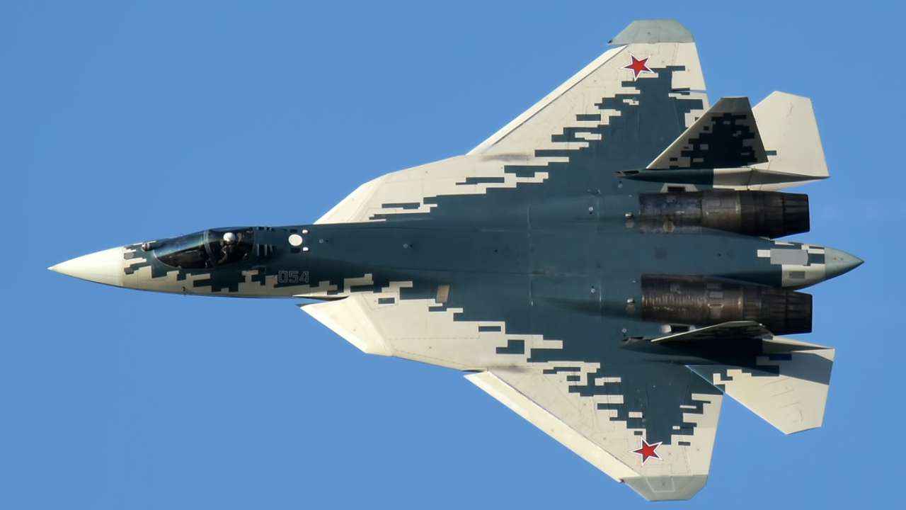 Российский истребитель Су-57 будет оснащен сверхдальнобойными ракетами