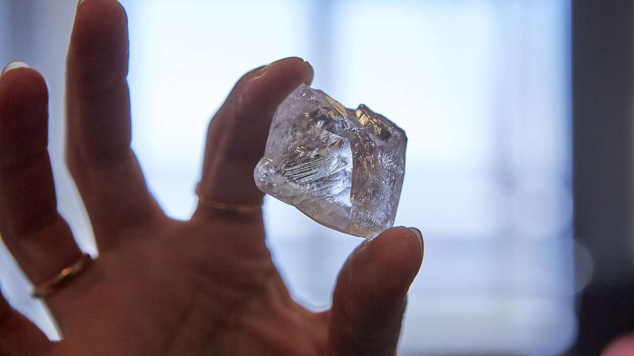 В России добыли самый крупный за последние 10 лет алмаз 