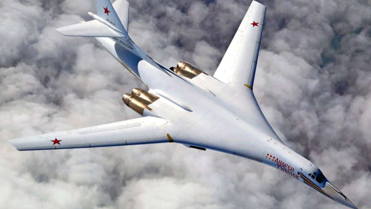 Бомбардировщики Ту-160 оснастили новыми крылатыми ракетами Х-БД