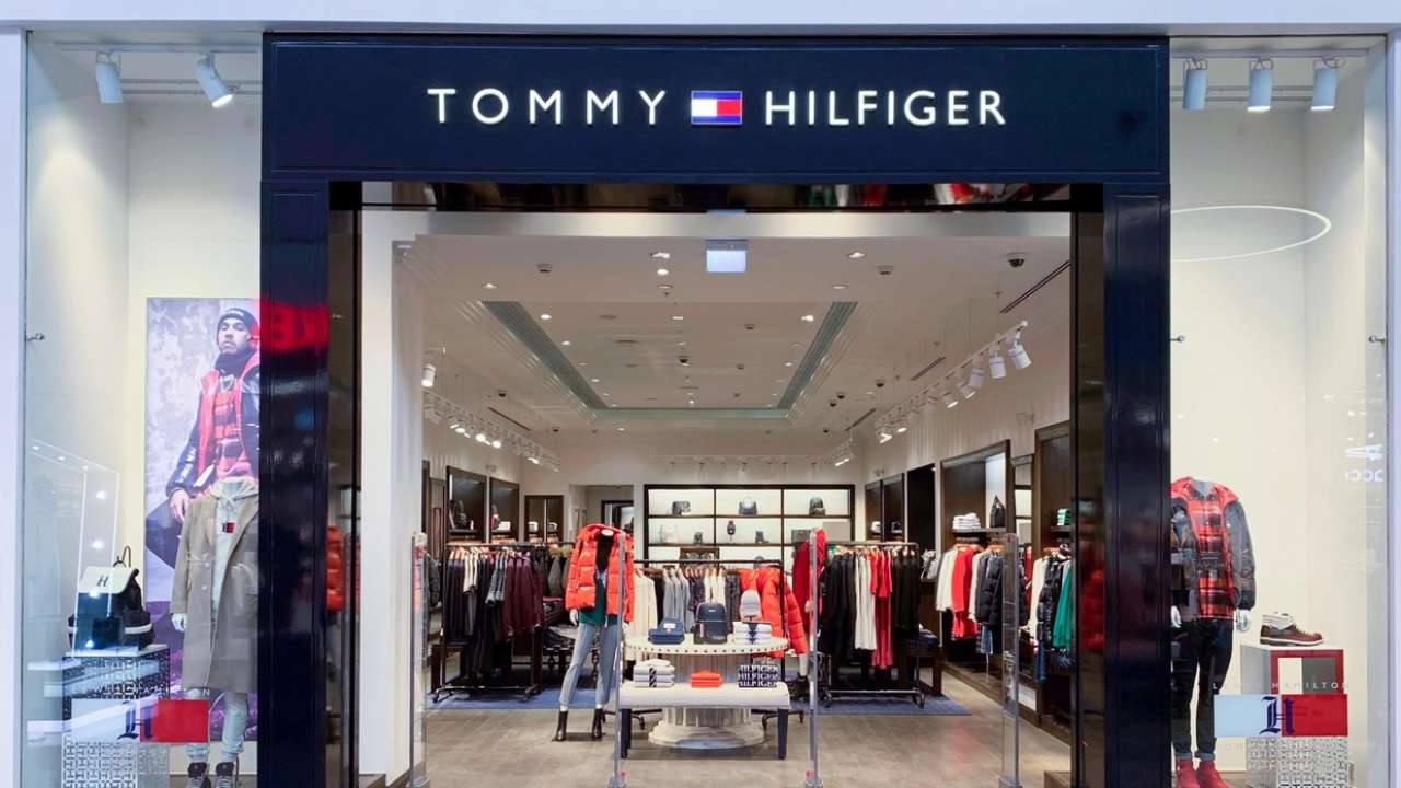 Магазин американского бренда Tommy Hilfiger возобновил работу в России