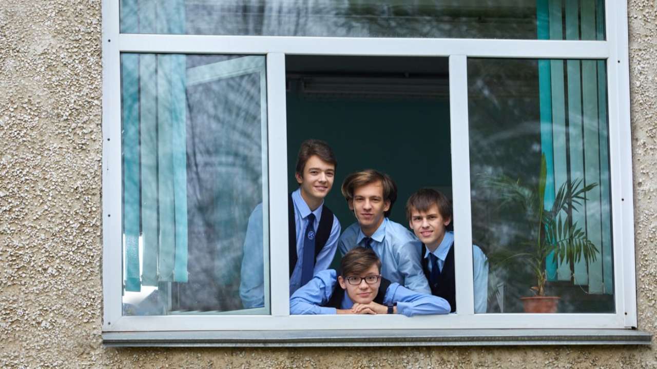 В Ульяновске школьники выпрыгнули из окна второго этажа школы из-за сигнализации