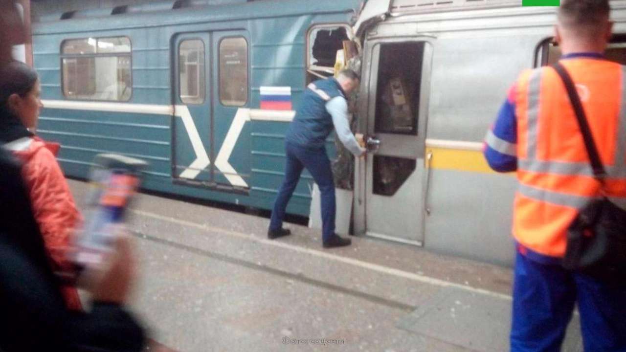 На салатовой ветке московского метро столкнулись поезда