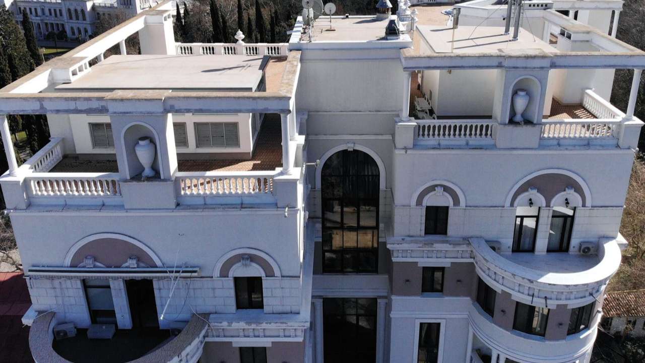 Квартира Зеленского в Крыму продана на аукционе за 44,3 млн рублей
