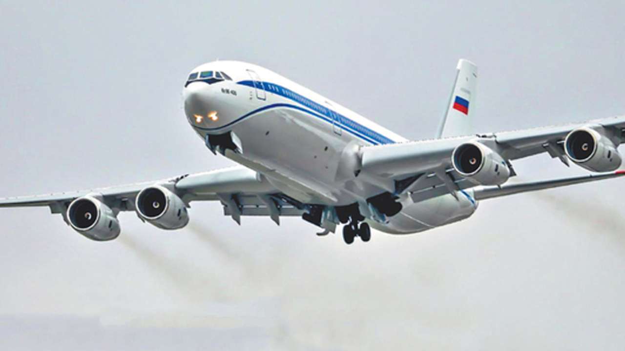 Российский дальнемагистральный самолет Ил-96-400М совершил первый полет