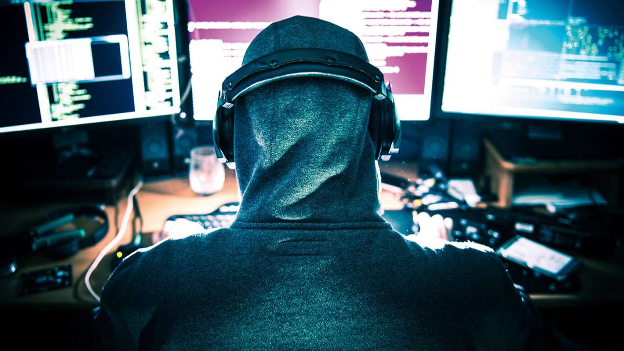 Хакеры взломали сайты трех российских банков и объявили о заморозке вкладов