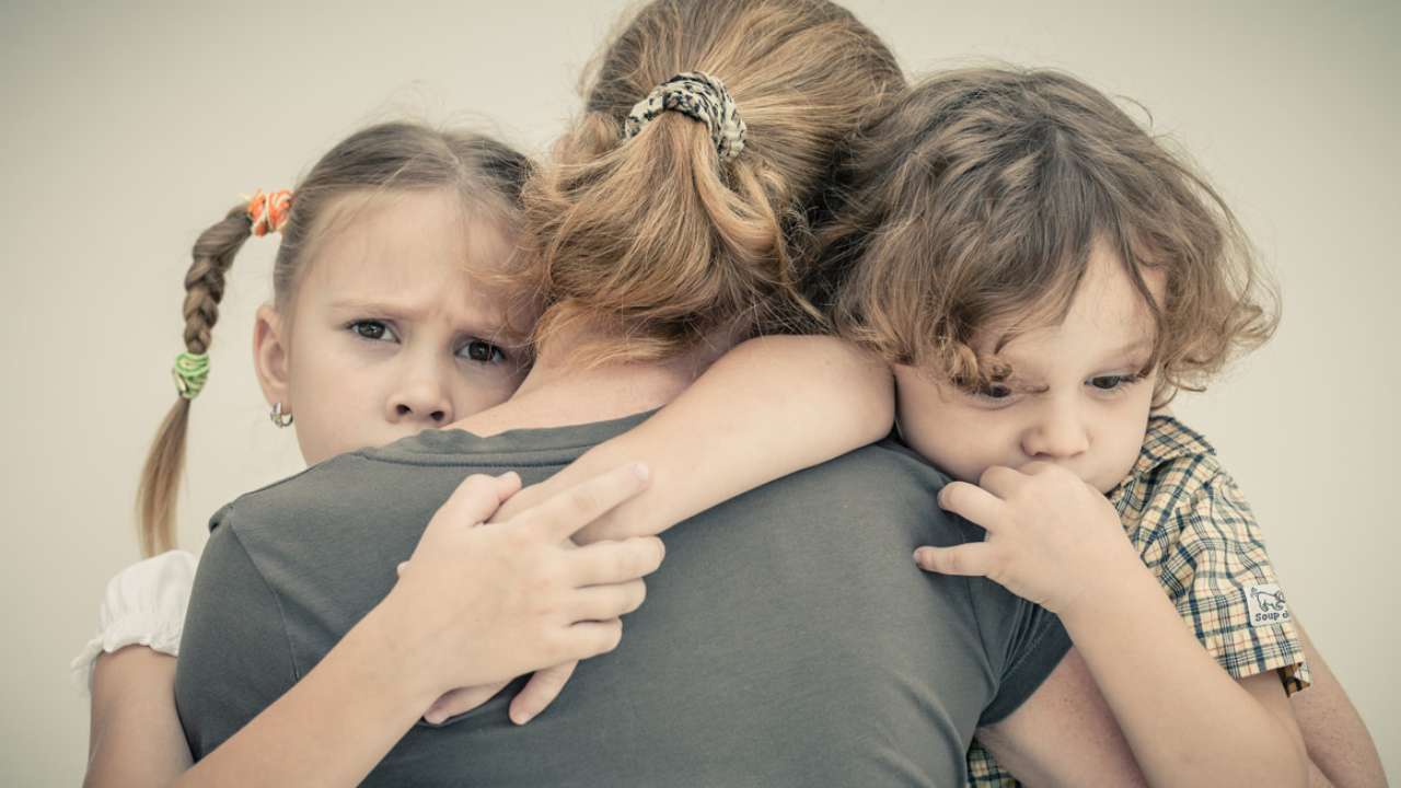 В Госдуме поддержали законопроект о запрете увольнять одинокого родителя