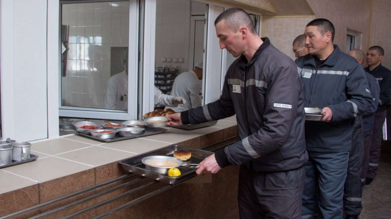 В российских тюрьмах может появиться постное меню