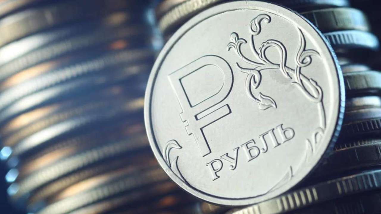 Рубль еще больше укрепился к доллару и евро