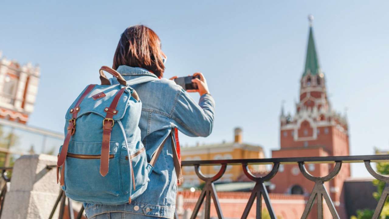 Число турпоездок по России в 2023 году превысило допандемийный уровень