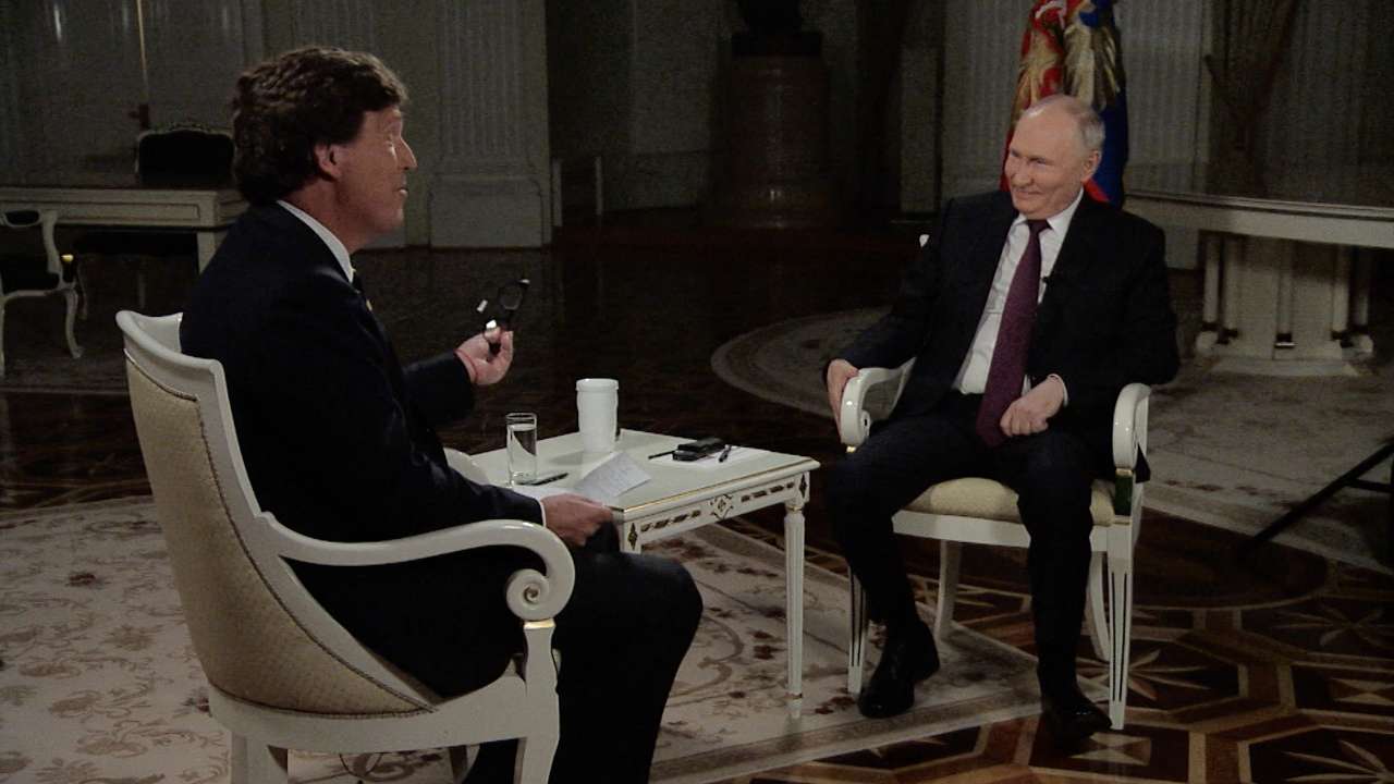 Кремль опубликовал интервью Путина американскому журналисту Такеру Карлсону