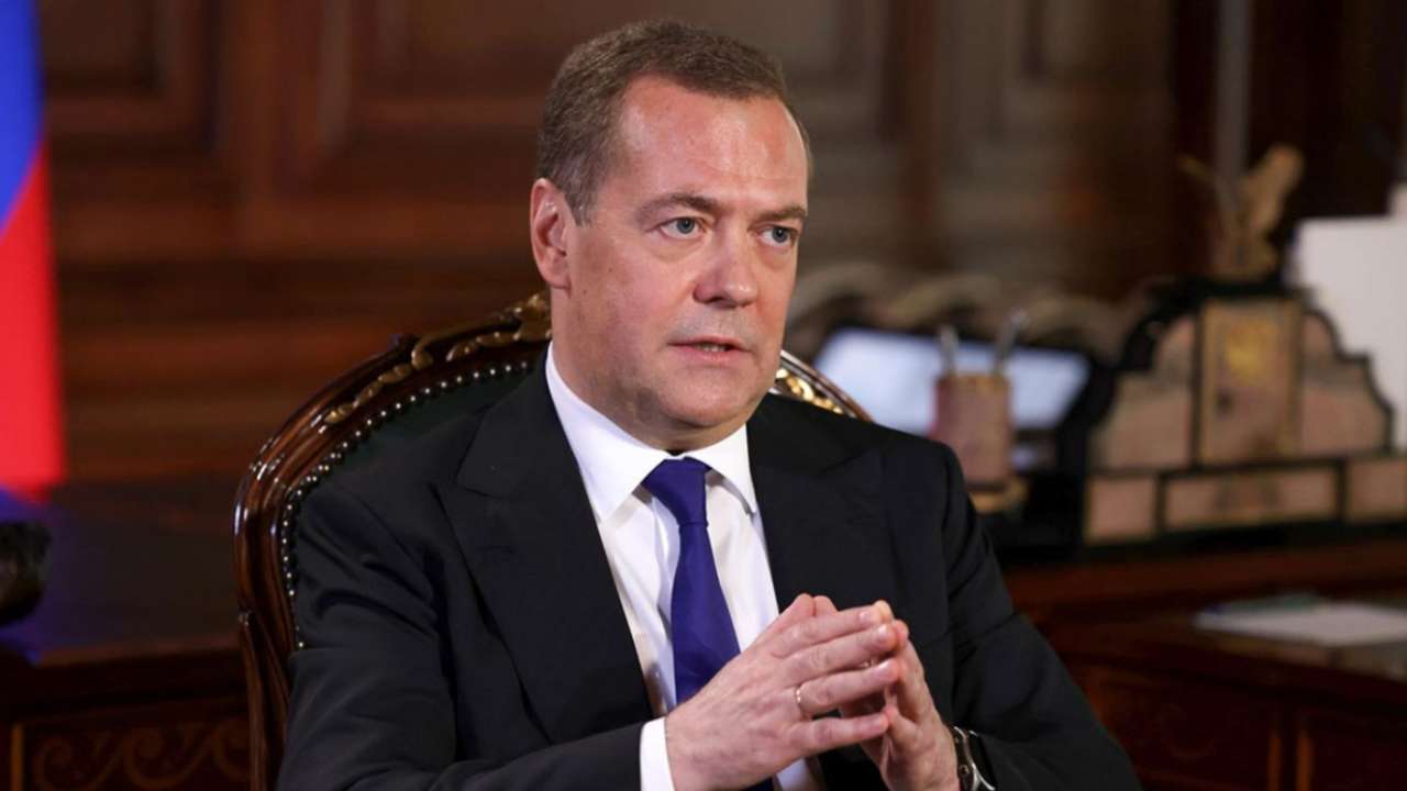 Медведев предложил отправлять «ждунов» из новых регионов в Сибирь