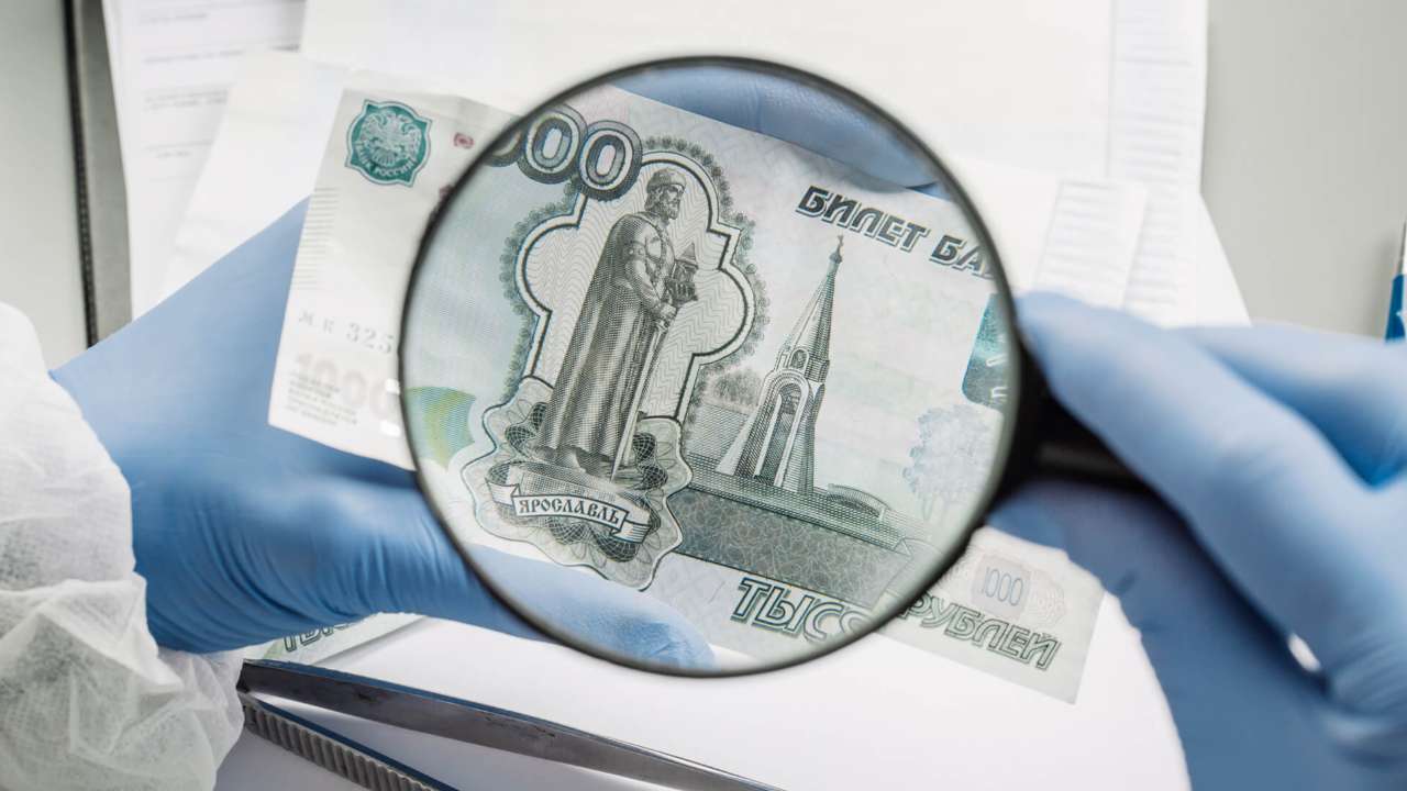 В России почти вдвое упал уровень фальшивомонетничества