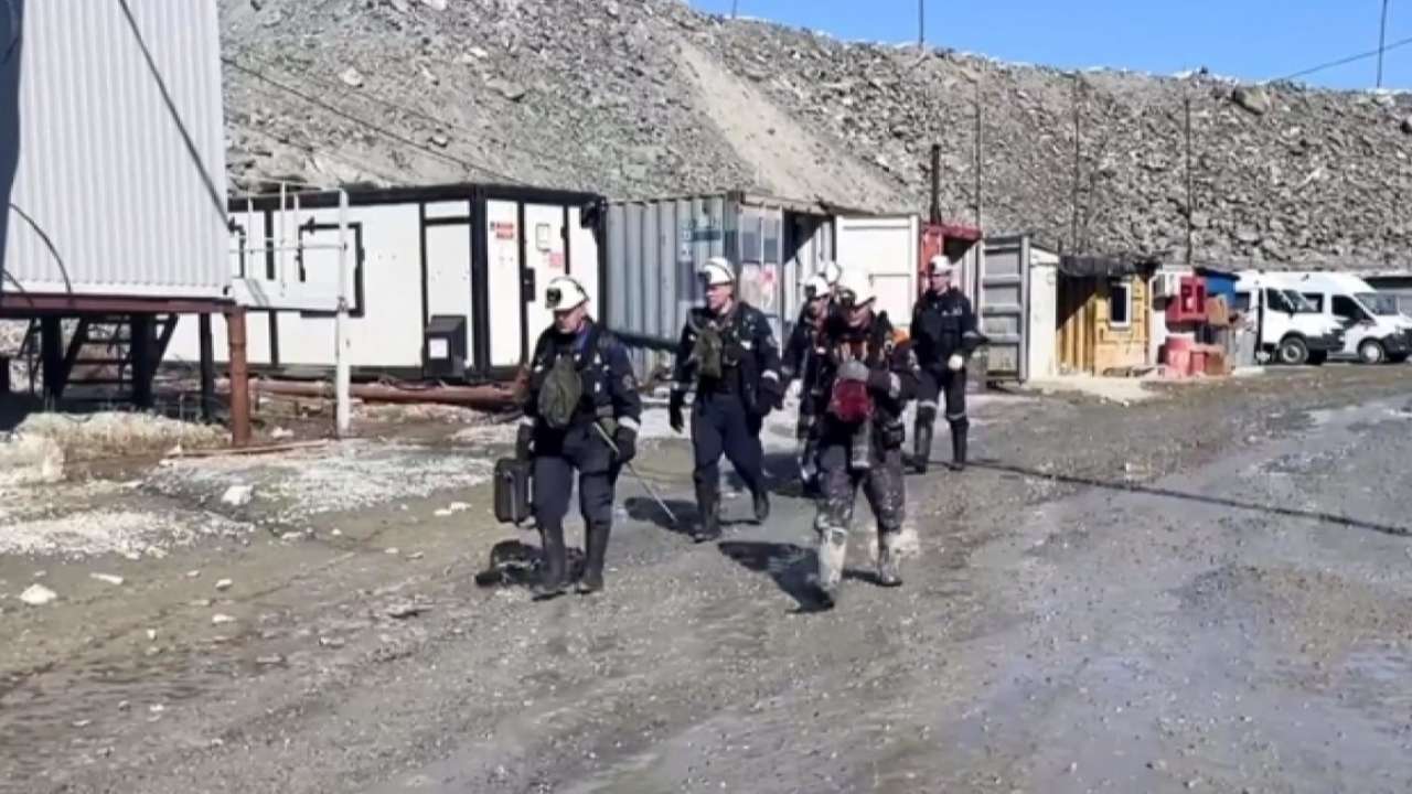 В Приамурье продолжается операция по спасению горняков, остающихся под завалами шахты