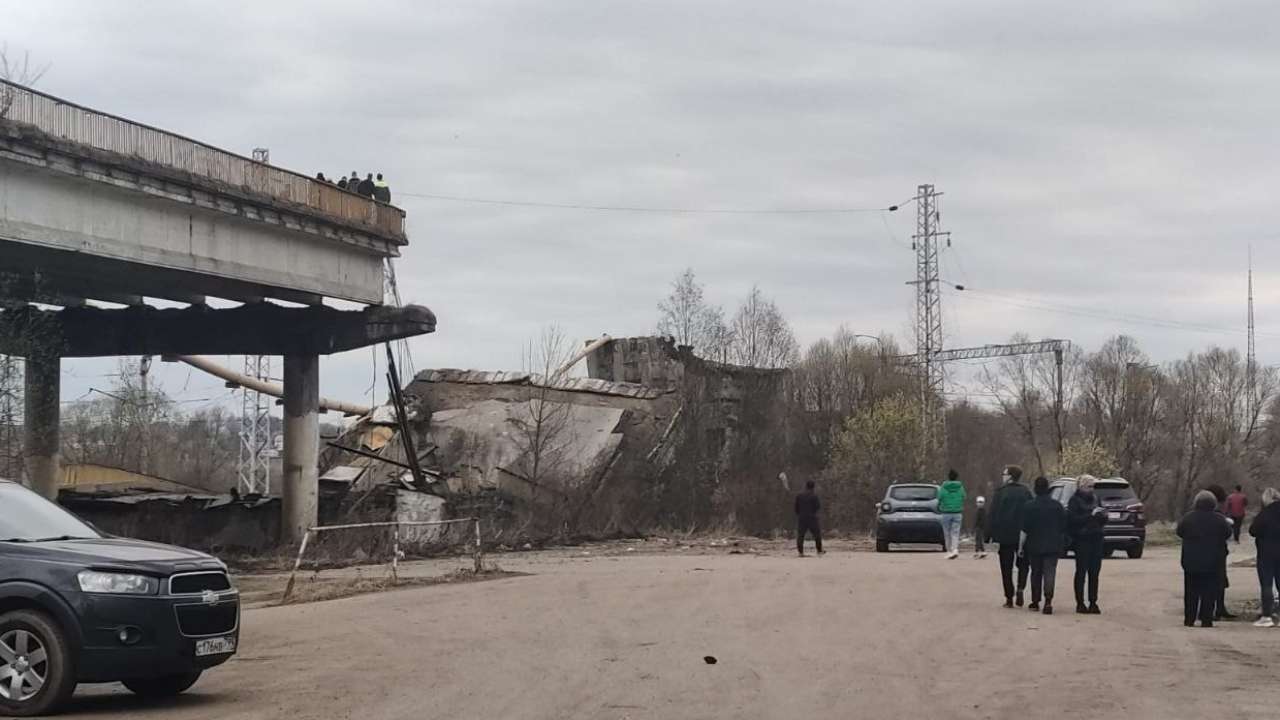 В Смоленской области обрушился мост вместе с находившимися на нем машинами
